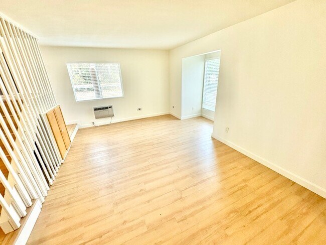 Foto del edificio - 7958 Mission Center Ct