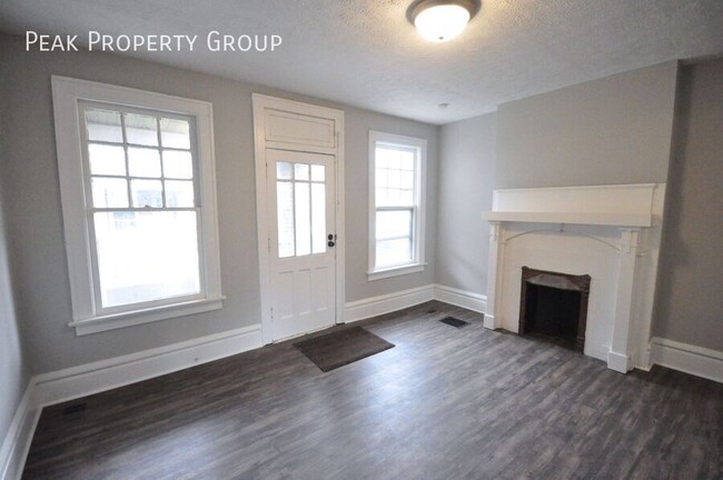 Building Photo - Available Now! 1 Bedroom Apartment Located...