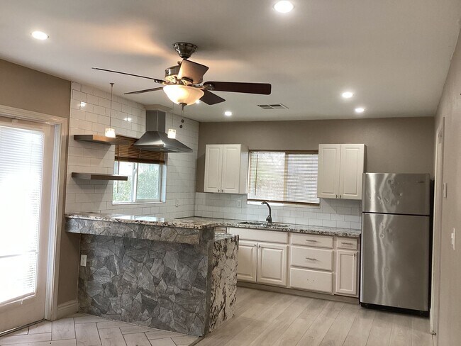 Foto del edificio - 1222 W Saginaw Way