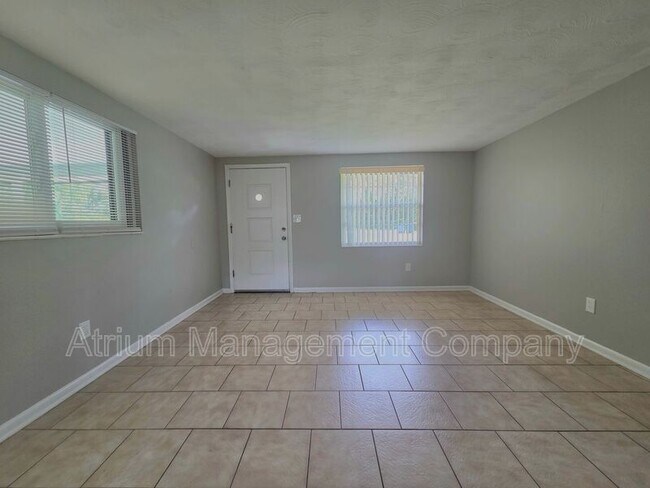 Building Photo - 7924 N Socrum Loop Rd