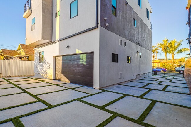 Foto del edificio - 4848 W 17th St