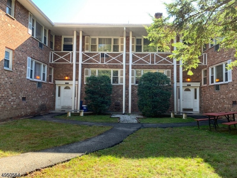 Primary Photo - 948 Valley Rd