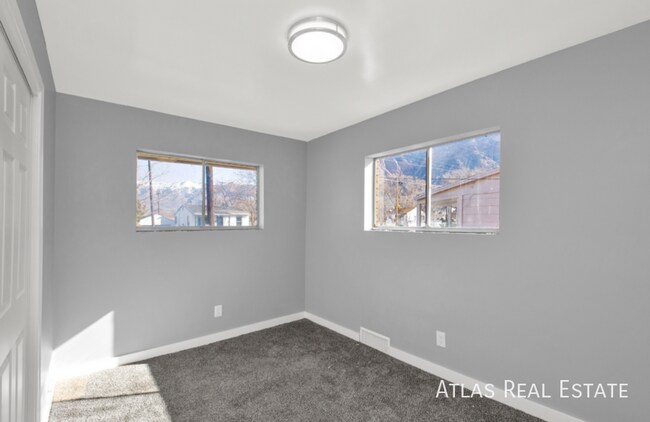 Building Photo - 725 2nd St