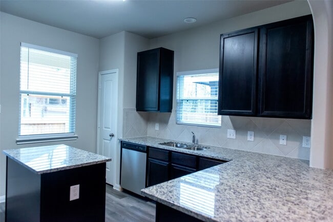 Building Photo - 13433 Cannon Crk Ct