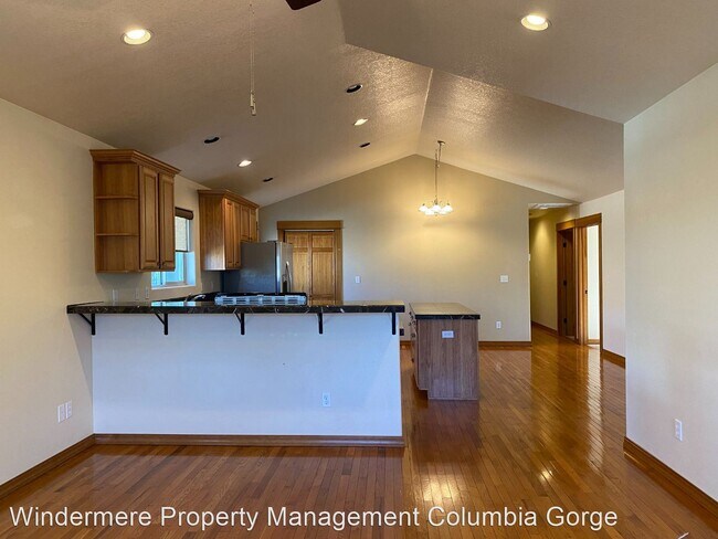 Building Photo - 3 br, 2 bath House - 1404 E 15th St