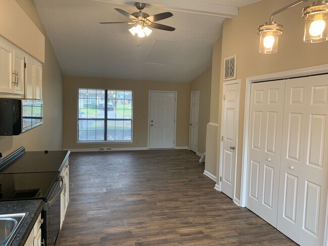 Foto del edificio - 3746 Chamberlain Ct