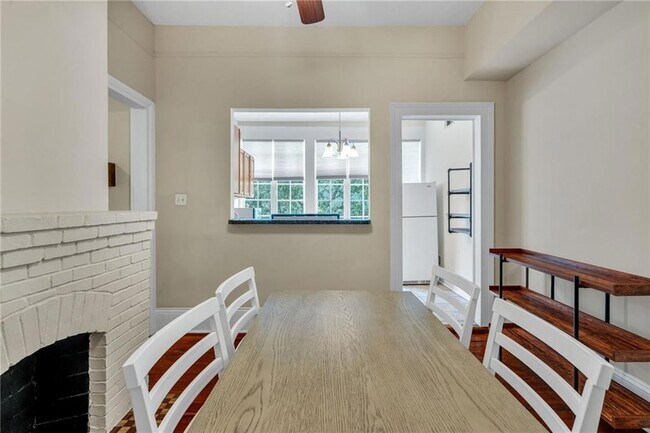 Building Photo - 5705 Prytania St