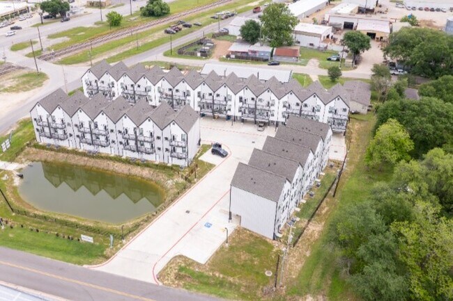 Foto del edificio - Greenville Townhomes