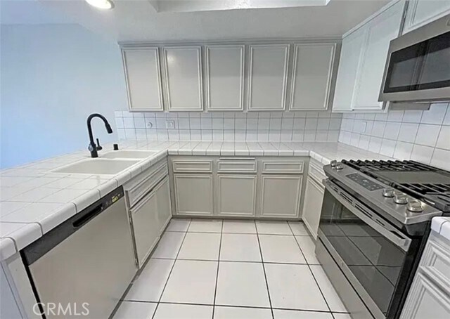 Foto del edificio - 10022 Reseda Blvd