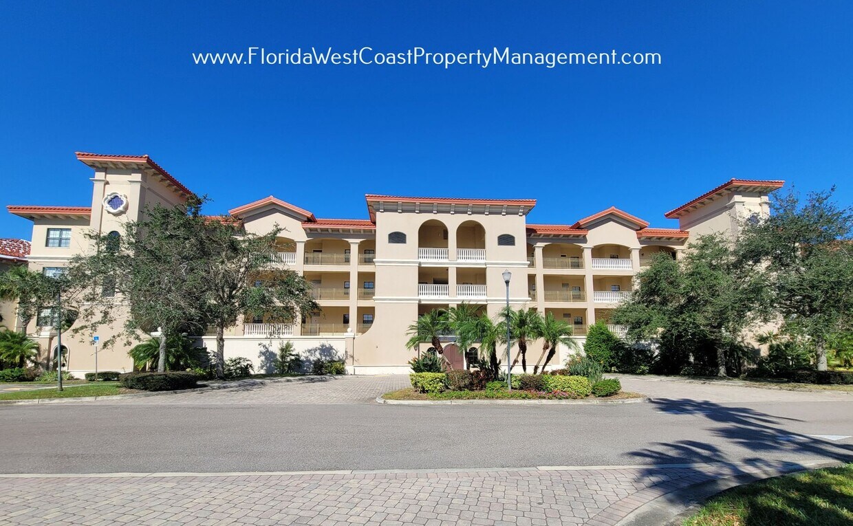 Primary Photo - LOVELY SPACIOUS 3 BEDROOM/2.5 BATH LAKEWOO...