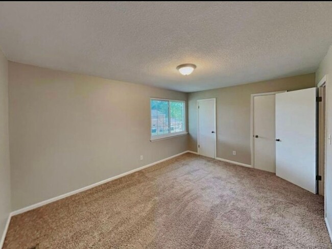 Foto del edificio - 2 Bedroom Townhome in Chapel Hill