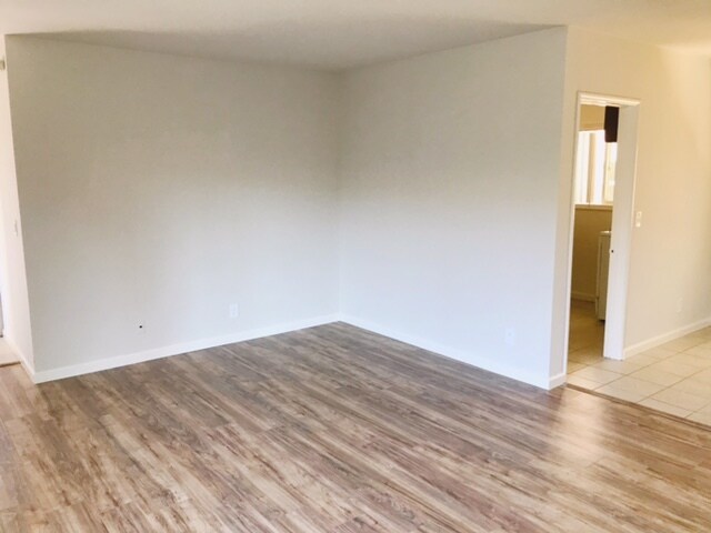 Large and Spacious Living Room - 4330 Vineland Ave