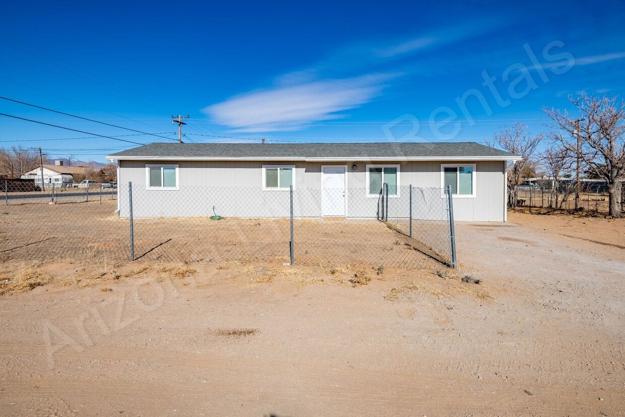 Primary Photo - SPACIOUS 4 BEDROOM