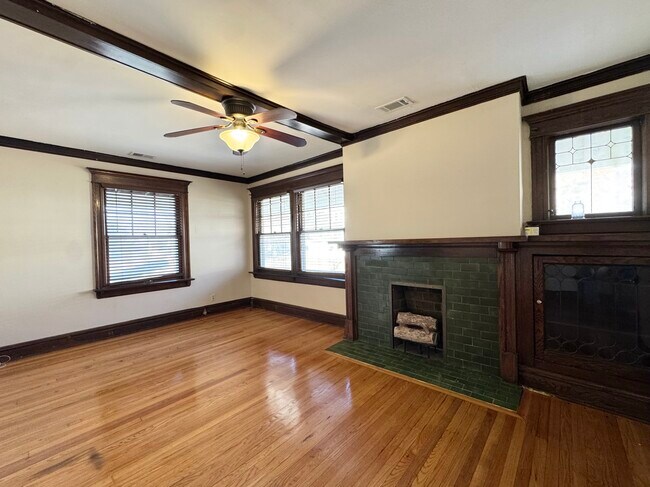 Foto del edificio - 811 E 39th St