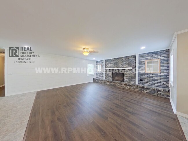 Building Photo - Spacious 4-Bedroom Home with Solar Panels ...