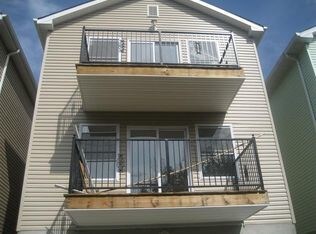 Foto del edificio - 33 Bostwick Ave