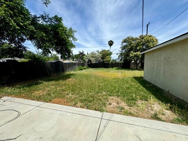 Photo - 2bedroom 1 bath home in Sacramento