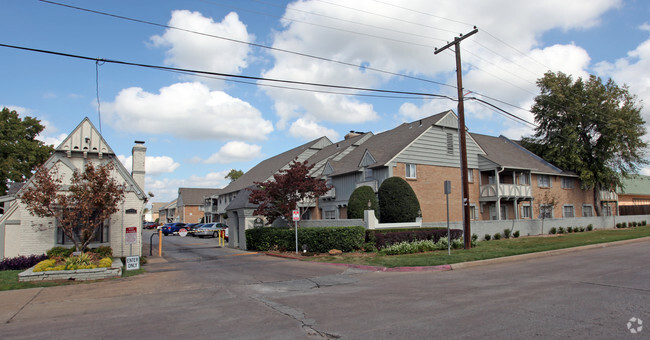 London Square Apartments - The Crossing at Southern Hills