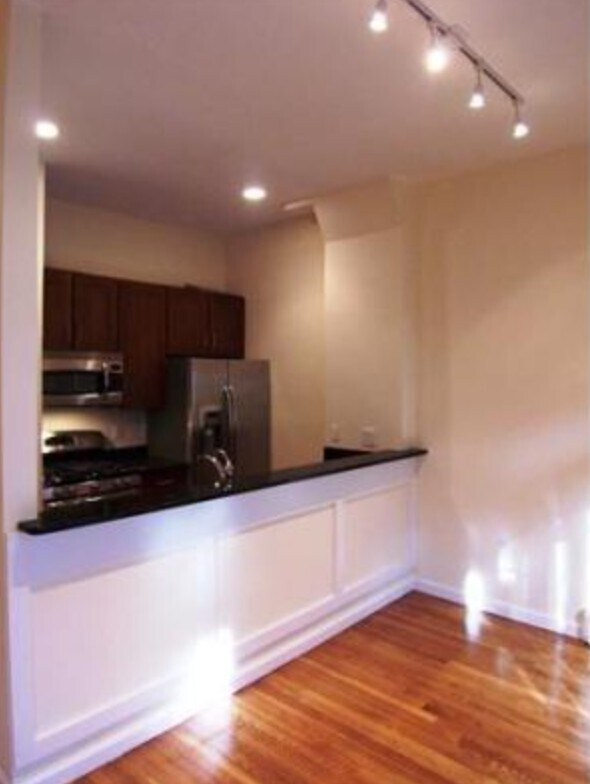 Building Photo - 59 Fort Ave
