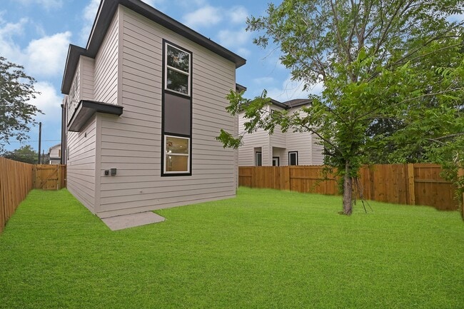 Building Photo - 8209 Sparta St