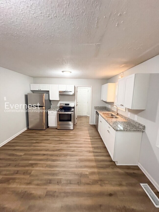 Foto del edificio - 711 W Creek Cir