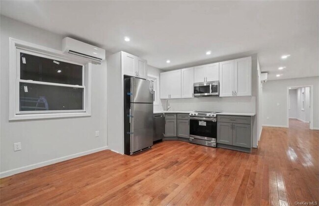 Building Photo - 1007 Adee Ave