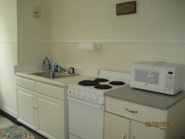 Building Photo - 216 E Main St