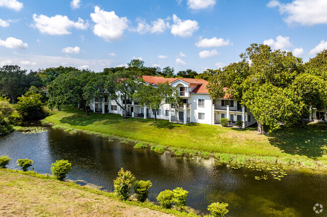 Building Photo - Pinebrook Pointe