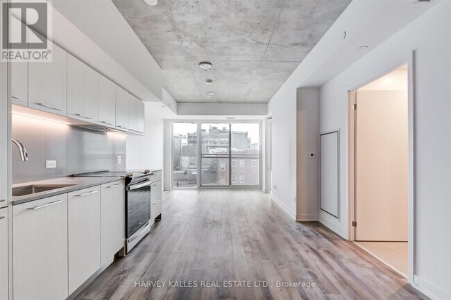 Building Photo - 665 Queen St E