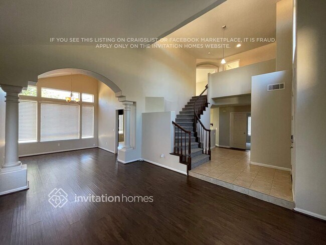 Building Photo - 3205 Lantana Ct