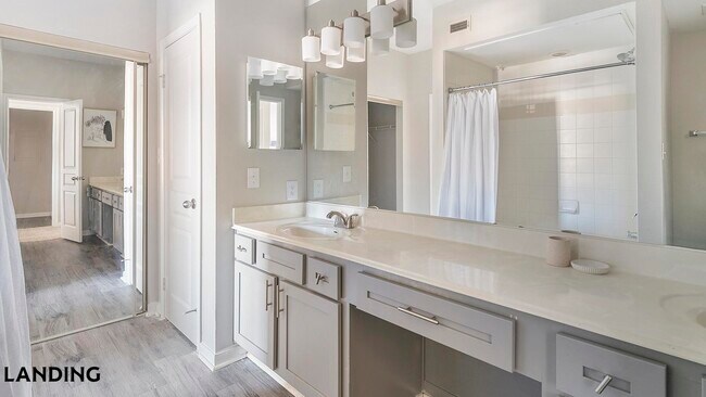 Foto del edificio - 2500 Woodland Park Dr