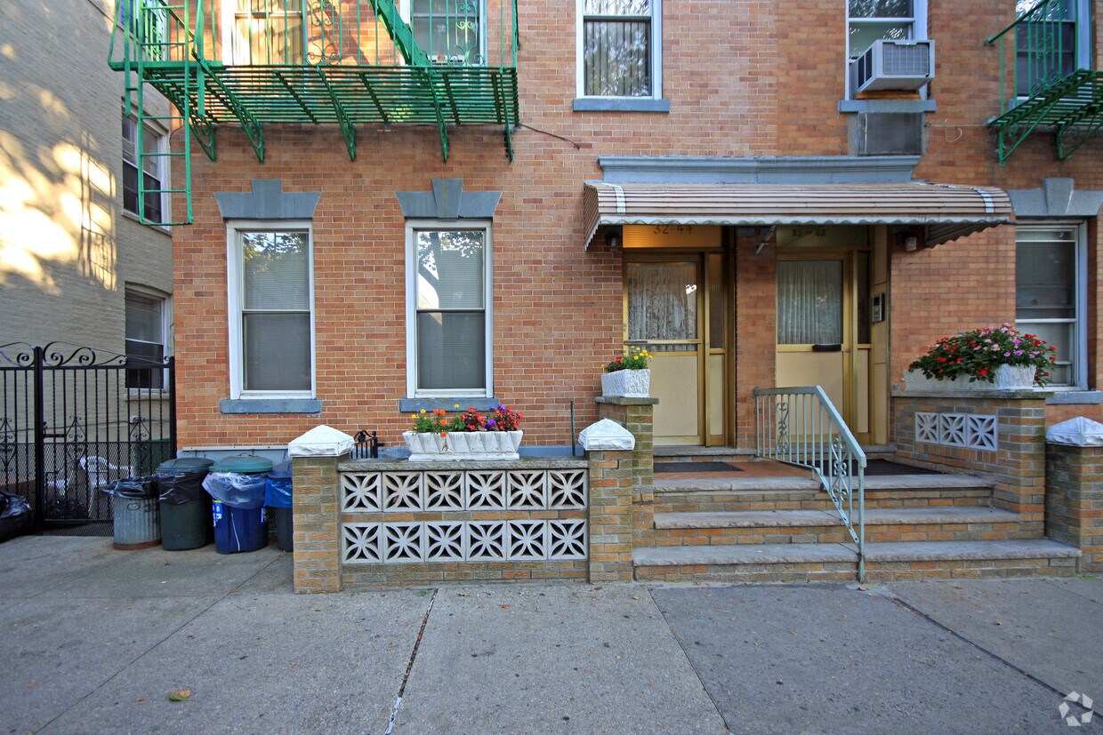 Foto del edificio - 32-44 44th St