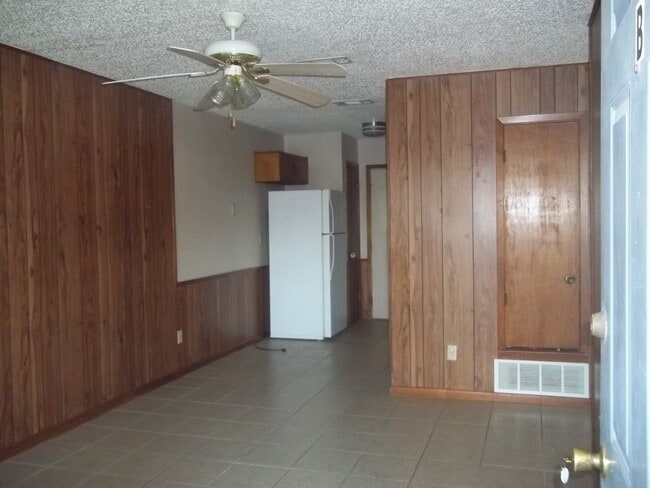 Building Photo - 913 Dryden Ave