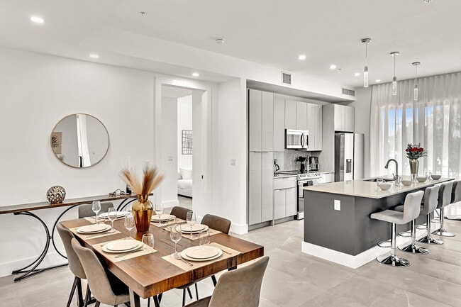 Foto del edificio - 2100 Miami Rd