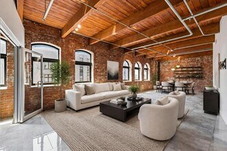 Building Photo - 509 Elm St