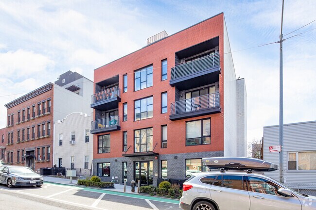 Building Photo - 318-320 20th St