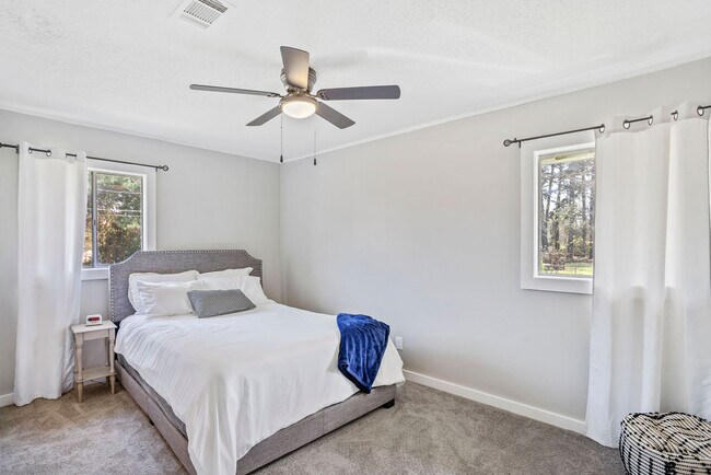 Foto del edificio - 8170 Huntington Dr
