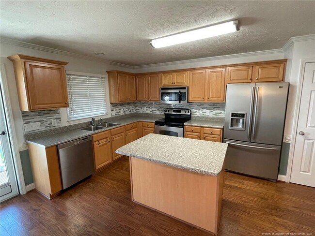 Building Photo - 615 Amberdale W Cir