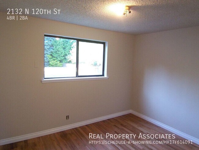 Building Photo - Haller Lake Home
