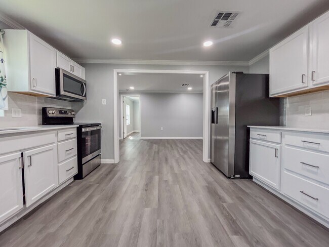 Building Photo - 415 Ave C