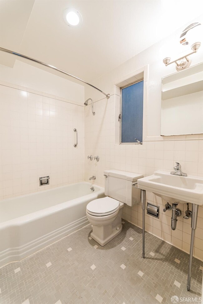 Building Photo - 866 Green St