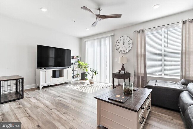 Foto del edificio - 6882 Barrowfield Pl