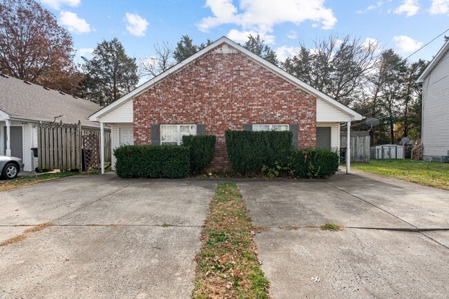 Building Photo - 1576 Chariot Dr