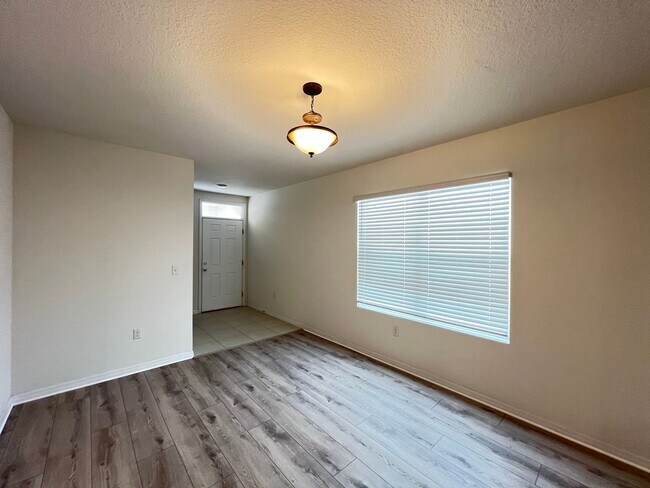 Building Photo - Amazing 3 Bedroom, 2 Bathroom SMART Home i...