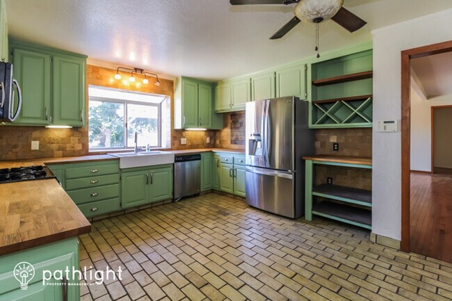 Foto del edificio - 15100 Alpine Rd, Lodi, CA, 95240