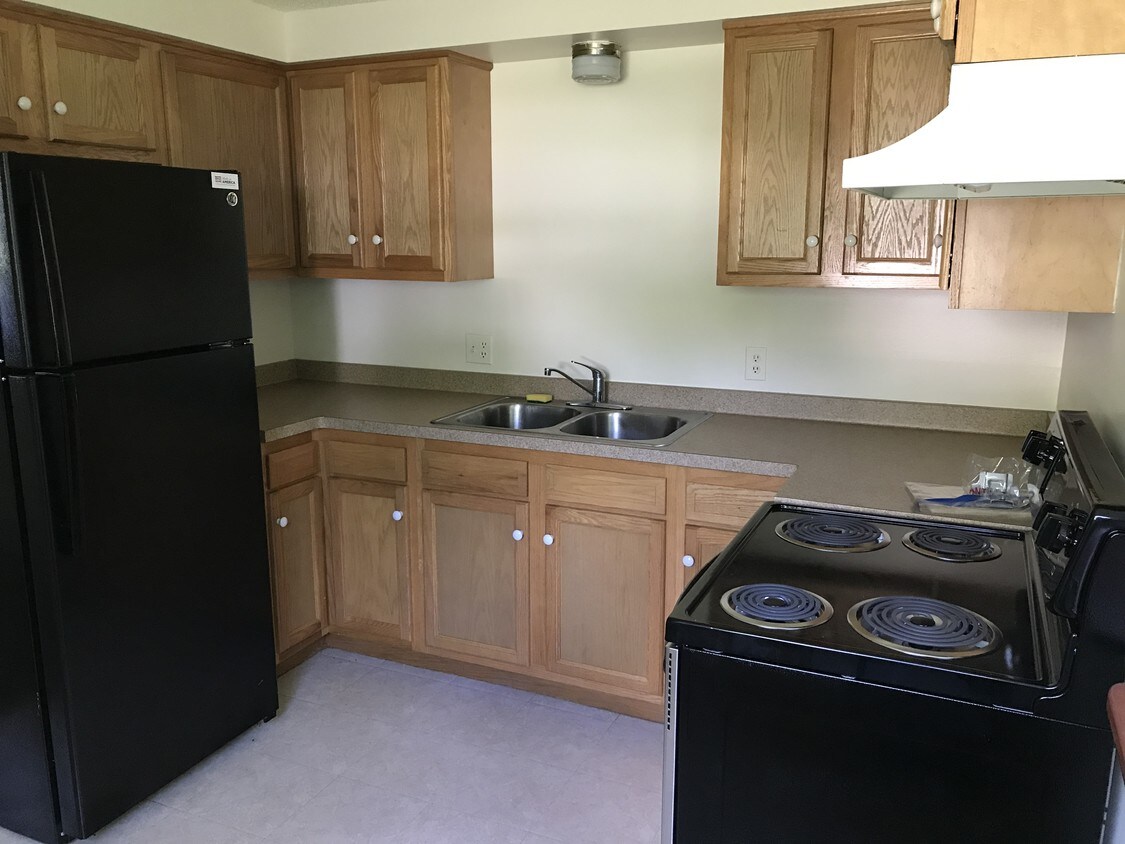 Kitchen - 685 Washington Ave