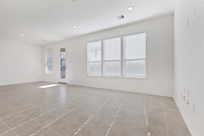 Building Photo - 9423 Castillo Ct