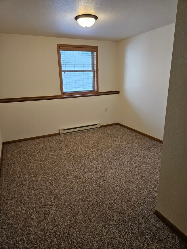 Building Photo - 4960 Service Dr