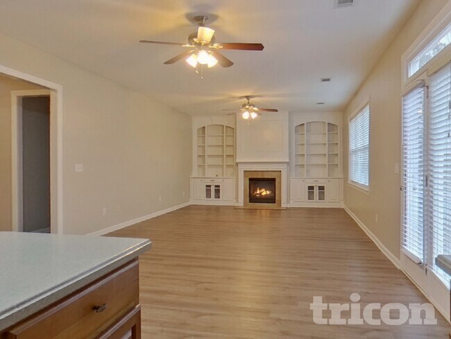 Building Photo - 3605 Long Lake Dr