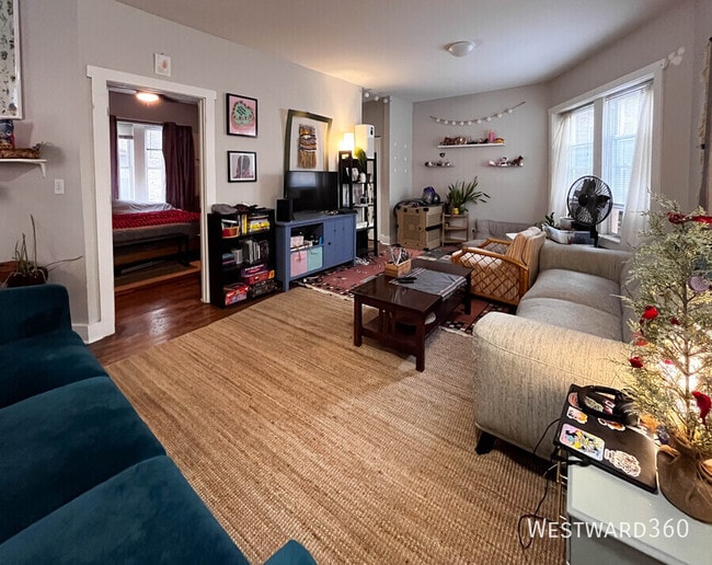 Building Photo - 1664 W Farwell Ave